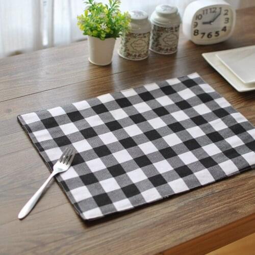 Retro Classic Lattice Universal Cover Cloth Black And White Double-sided Dustproof And Heat-insulating Western Placemat