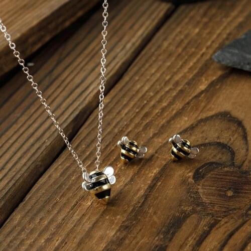 Fresh Style Cute Small Bee Women Necklaces Insect Shape Pendant Necklace Banquet Party Jewelry