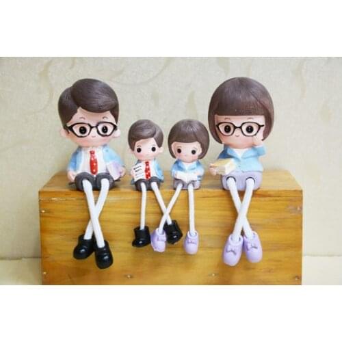 4pcs/set Resin Doll Family Hanging Feet Dolls Cute Cartoon Shelf Wine TV Cabinet Wardrobe Crafts Ornaments Home Decoration Gift