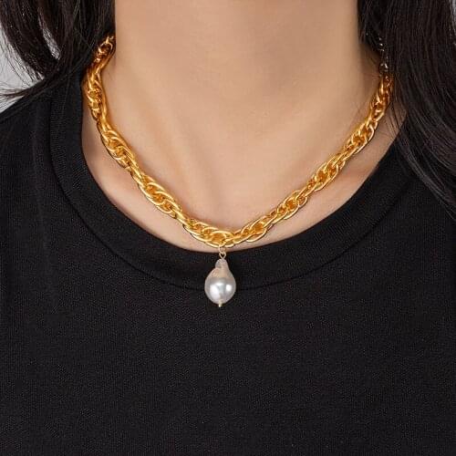 Vintage Asymmetric Pearl Chain Choker Necklace For Women Gold Silver Color Fashion Portrait Chunky Chain Necklaces Party Jewelry