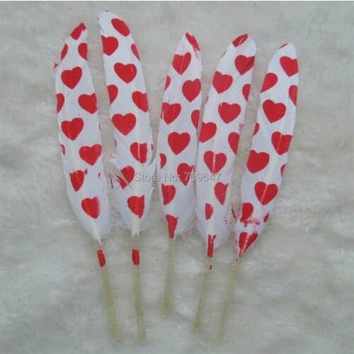 Veren decoratie!50Pcs/lot!The White Goose Feathers with Red Heart Painting Unique Feathers Wedding Feathers Hat Embellishment