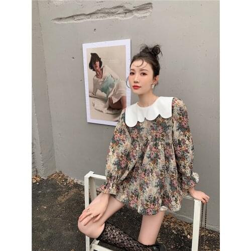 Retro blouse 2021 spring new beige jacquard fabric flower pattern doll collar blouse short A-line all-match short dress