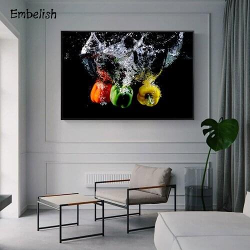 Embelish Green Yellow And Red Peppers In Water Vegetables Wall Art Pictures Home Decor Posters Kitchen HD Canvas Oil Painting