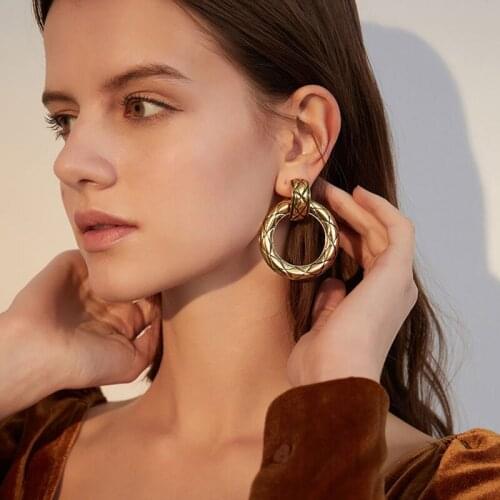 2020 Women Vintage Earrings Metal Plaid Carving Earrings for Women Gothic Jewelry Gold Circle Earring Pendant Femme Brincos