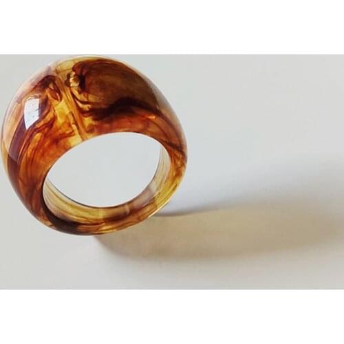 2020 New Vintage Fashion Printing Grain Resin Ring Square Cool Wind Ring Wide Ivory Color Acrylic Rings For Girl Jewelry Gift