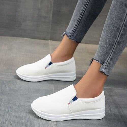 2021 Trend Classic Red Slip on Canvas Shoes Autumn Casual Loafer Plimsolls Big Size 36-43 Flats Breathable Loafers Driving Shoes
