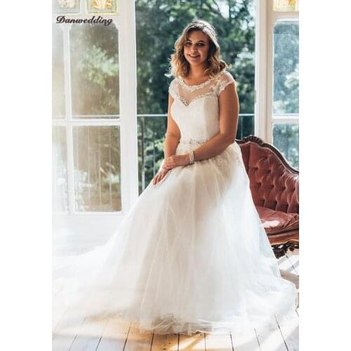 Classic Tulle Plus Size Wedding Dresses Scalloped Neck Court Train Lace Applique A-Line Bridal Dress Beaded Sashes Zipper Back