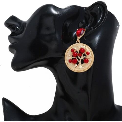 Fashion simple exquisite alloy embossed hollow pendant earrings inlaid rhinestone resin eardrop elegant ladies daily earrings