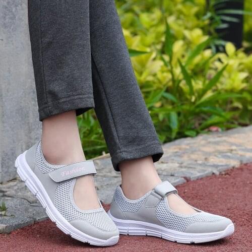 Sports shoes womens lightweight outdoor breathable mesh ladies casual shoes non-slip summer flat sports shoes