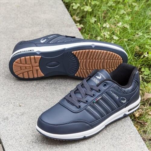 Men Golf Shoes Lace Up Breathable Man Flat Walking Shoes Gray Red Male Golf Sneakers Nailless Professional Training Big Size 46