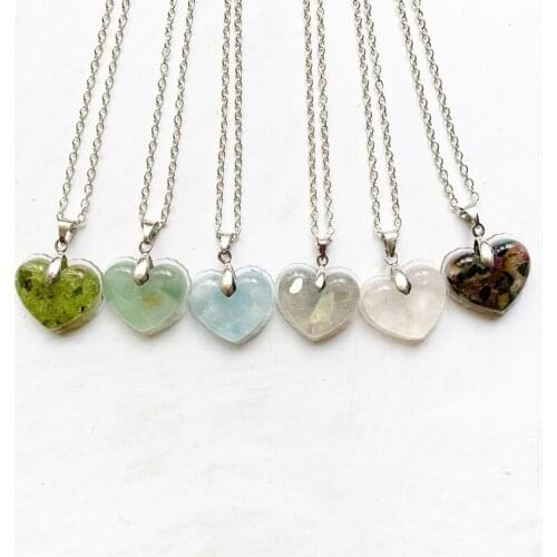 Natural Stone Love Heart Pendant Healing Meditation Crystal Chips Resin Orgone Energy Necklace Aquamarine Aventurine Quartz 1pc