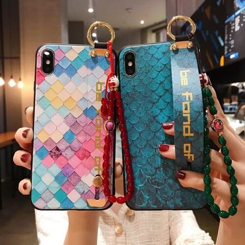 Luxury Hand Strap Wristband Stand Holder Case for Coque iPhone 12 Pro 11 SE 2 7 8 Plus 12 Mini X XR XS Max 6 6S Vintage Cover