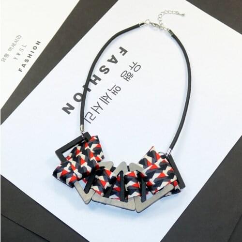 2018 Winter New Woman Necklaces Geometric Wood Pendant Ribbon Fabric Short Rope Chain Sweater Necklace Fashion Accessories