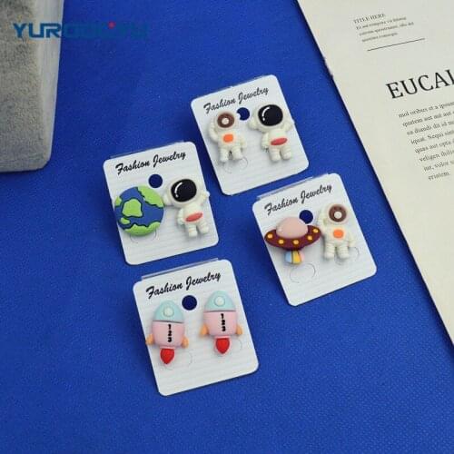 Funny Creativity Handmade Riesn Stud Earrings for Women Cute Astronaut Cartoons Asymmetry Dangle Earring Jewelry Party Gift Girl