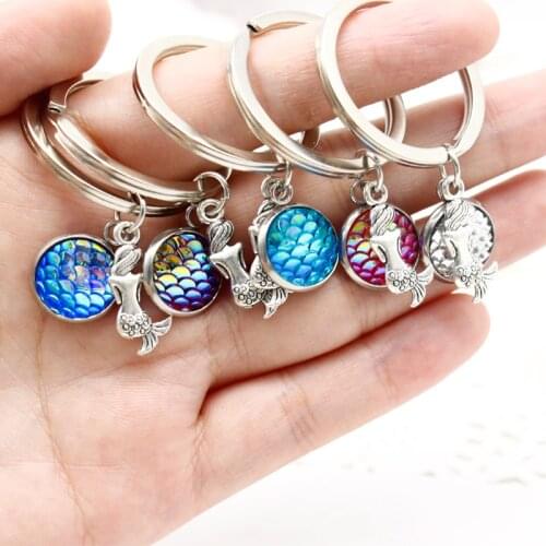 Luckly Romantic Holographic Mermaid Key Ring Shimmery Mermaid Scales Fish Pendant for Women Girls Party Jewelry Gifts