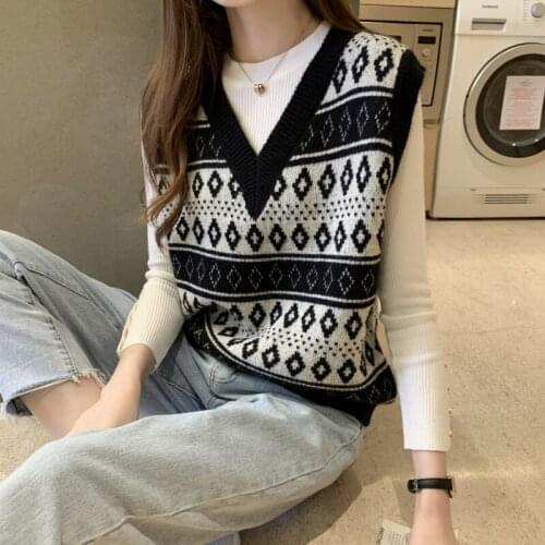 Autumn Winter Retro Loose Pullover Knitted Top Short Wool Vest Sweater Women Sleeveless Pullover Gilet