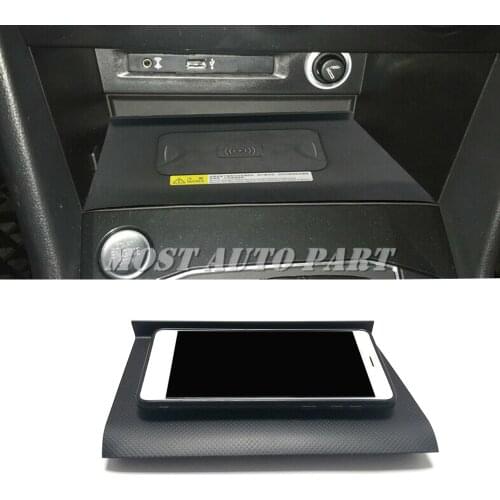 Interior Car Wireless Charger Wireless Phone Fast Charger Pad For VW Tiguan MK2 2016-2020 The Phone With QI Wireless Charging