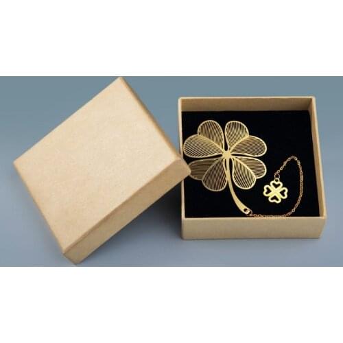 Retro Bookmark Maple Leaf Pendant Bookmark for Women Men Classic Hollow-out Metal Bookmark Birthday Gift