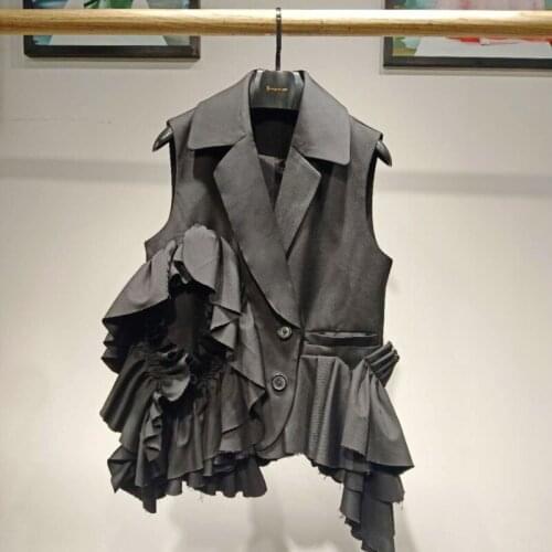 Fall 2021 New Laminated Ruffle Design Womens Vest Fashion Loose Black Pleated Casual Jacket