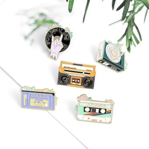 Rock Until Dead Enamel Pin Vinyl Disc Player Tapes Cassette Music Brooches Bags Lapel Pin School Badge Jewelry Gift for Friends