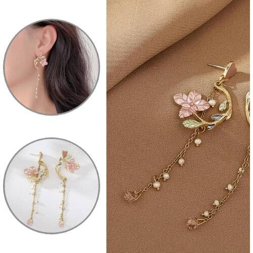 Women 1 Pair Stylish Lightweight Asymmetric Dangle Earrings Lady Stud Earrings All Match for Daily Wear