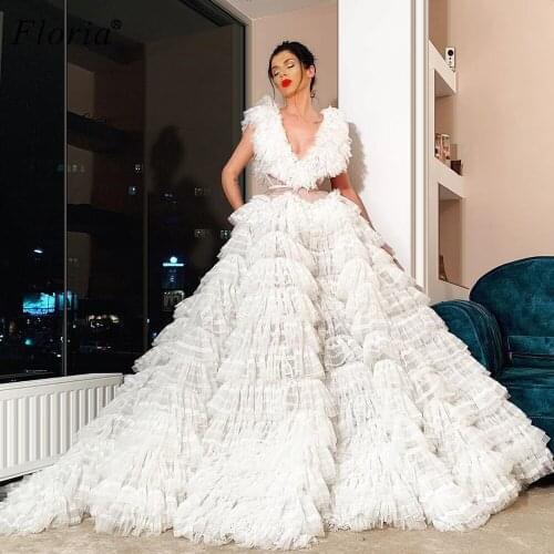 Arabic White Celebrity Dresses 2020 V-Neck Sexy Red Carpet Runaway Dresses Women Party Night Elegant Prom Dresses Robe Femme