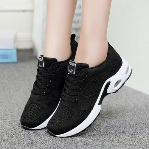 Large Size Lightweight Sports Shoes Womens Shoes Breathable Mesh Casual Running Shoes 2021 New Seasons