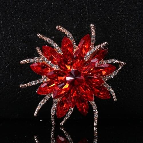 Fashion Luxury Elegant Rainbow Crystal Flower Brooches Silver Color Rhinestones Alloy Plant Brooch Lady Party Pins Birthday Gift