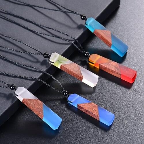 2021 New Product Creative Model Natural Wood Resin Pendant Necklace Charm Hand-woven Adjustable Resin Sweater Chain Wholesale
