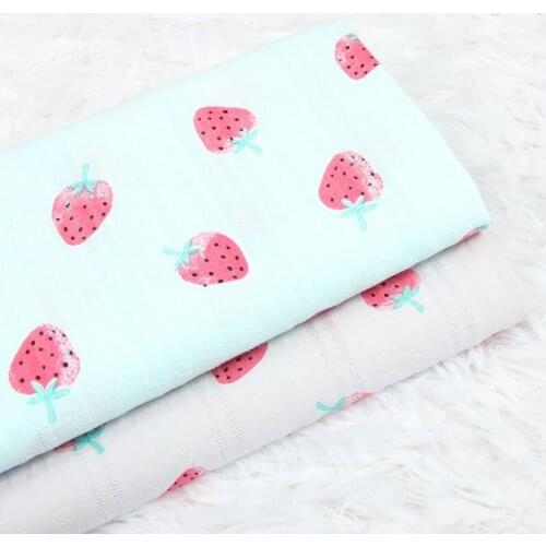 Half Meter Strawberry Print 100% Cotton Fabric For Handmade DIY Garment Dress Tissue CR-1025