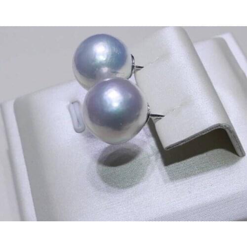 Charming pair of 11-12mm south sea round white pearl earring 18k