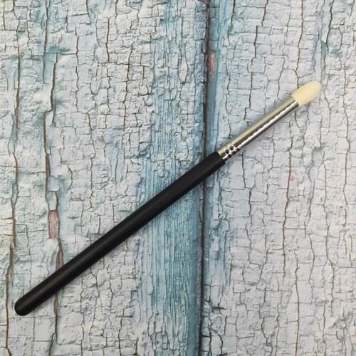 1Pcs High Quality Eyeshadow Makeup Brush Perfect Eye Patch Shadow Concealer Detail Brush Kabuki Theater Makeup Without Logo