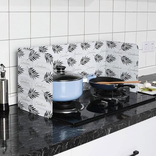 2PCs Aluminum Foldable Kitchen Gas Stove Baffle Plate Kitchen Frying Pan Oil Splash Protection Screen Kichen Splatter Screens