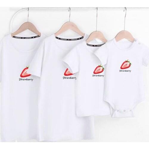 Family Look Family Matching Outfits T-shirt Clothes Summer Mother Father Son Daughter Kids Baby Strawberry Printing T-shirt