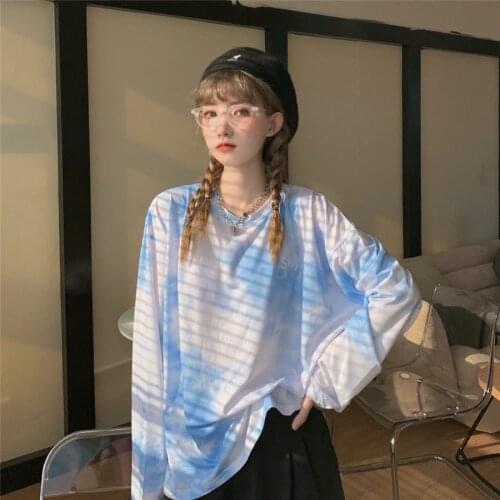 Personality blue sky and white clouds tie-dye long-sleeved T-shirt female summer 2021 new loose casual top T-shirt female