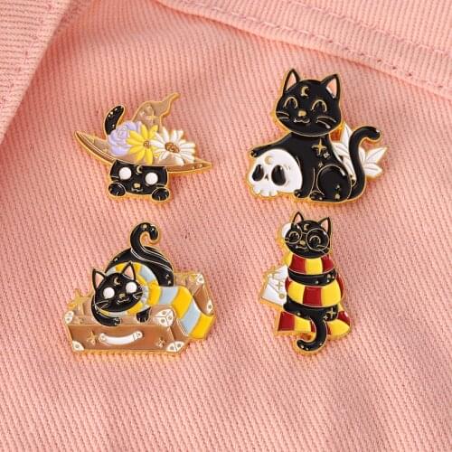 Star Moon Witch Cat Enamel Pins Witchcraft Hat Skull Floral Brooches For Women Badge Bag Clothe Lapel Pin Jewelry Gift Wholesale