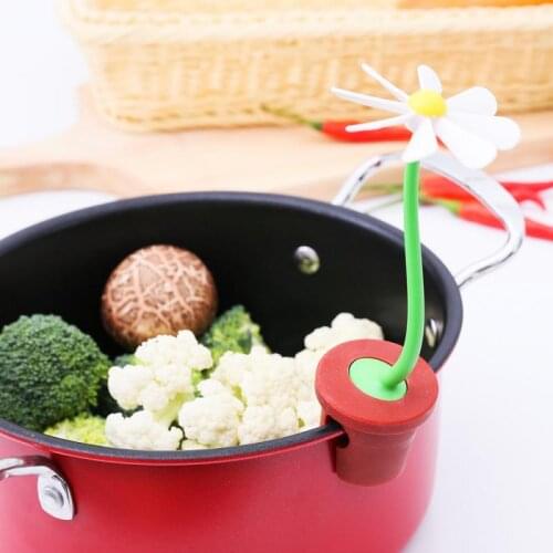 NEW Raise The Lid Anti-overflow Device For Boiling Soup Silicone Daisy Flower Shape Raising Overflow Preventer Kitchen Supplies