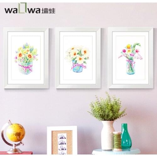 The bottle wall frog small fresh gorgeous decorative painting pastoral sofa backdrop paintings Guo Jie watercolor triptych