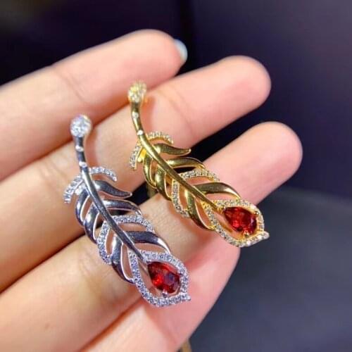 Natural ruby brooch. 925 silver. Popular design. It can be made into necklaces. Womens high-end jewelry