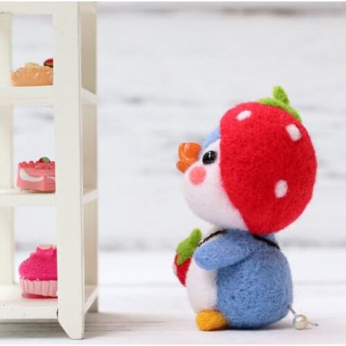 Strawberry Penguin Wool Felt Craft DIY Unfinished Poked Set Handcraft Kit for Needle Material Bag Pack E56C