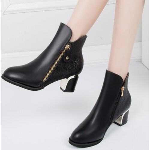 Women Short Plush Snow Boots Ladies Winter Warm Non Slip Ankle Boots Female Faux Fur Outdoor Casual Short Boot Solid New Fashion