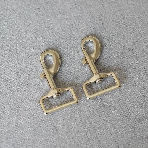 30mm Silver Safety Strong Hooks Clips Shape Carabiner Alloy Buckle Key Chain Gift Practical Key Ring Safe Clasps Key buckle belt