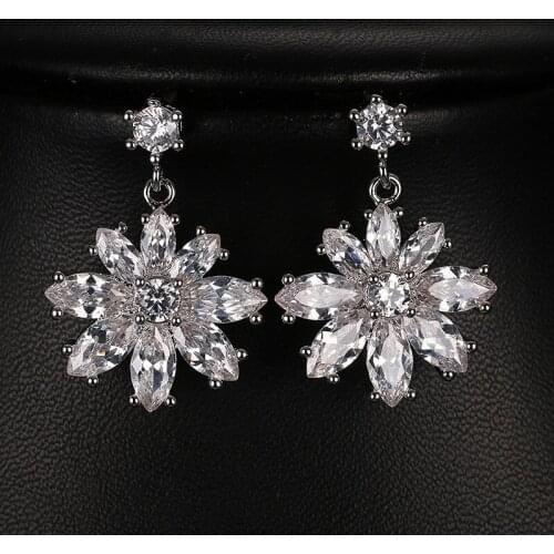 Fashion Simple Zircon Octagon Flower Pendant Womens Earrings Shine Silver Color Stud Earring Party Wedding Gift Female Jewelry