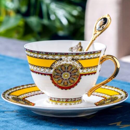Nordic Royal Classic Bone China Luxury Coffee Cup Teacups Red Cup Tasse Vintage Coffee Cup Creative Retro Cup and Saucer D6D