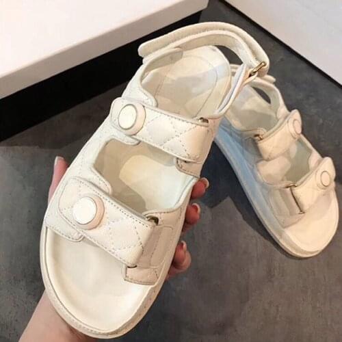 2021 Leather Soft Sole White Flat Womens Sandals Summer Outdoor Fashion Casual All-Match Sandals INS Trendy Womens Shoes