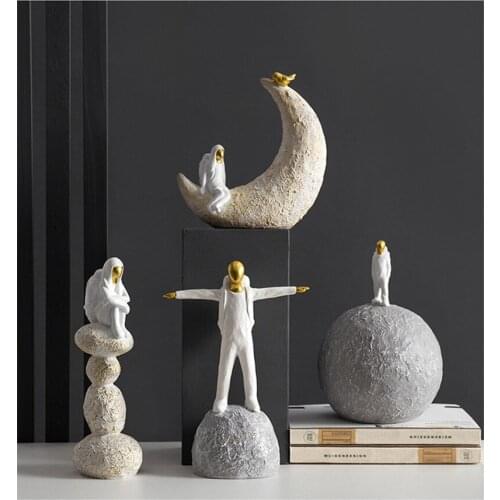[HHT] Nordic Creative Travel Character Sculpture Traveller Desktop Ornaments Office Bookcase Cabinet Entrance Home Decorations