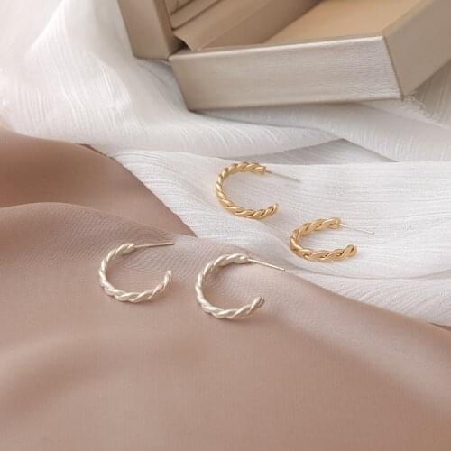Simple Versatile Chain Golden Round Stud Earrings for Women Jewelry 2020 New Trendy Retro Women Accessories