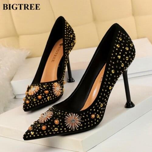 Luxury Crystal Red Womens Wedding Shoes 2020 Pointed Toe High Heels Women Pumps Metal Decoration Flock Shallow Sexy Party Shoes