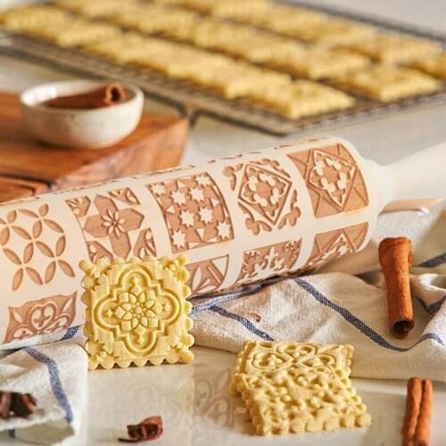 Christmas Embossing Rolling Pin Christmas Snowflake Elk Wooden Rolling Pin Baking Cookies Fondant Dough Engraved Roller Gift
