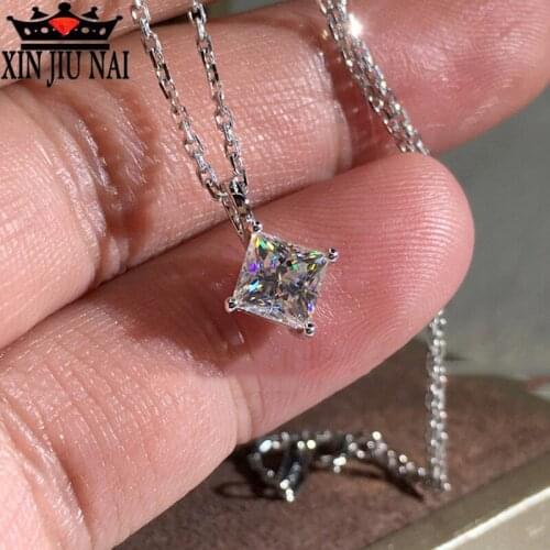 Four corners of the box are simple head four claw diamond necklace fashion single diamond pendant clavicle chain super female